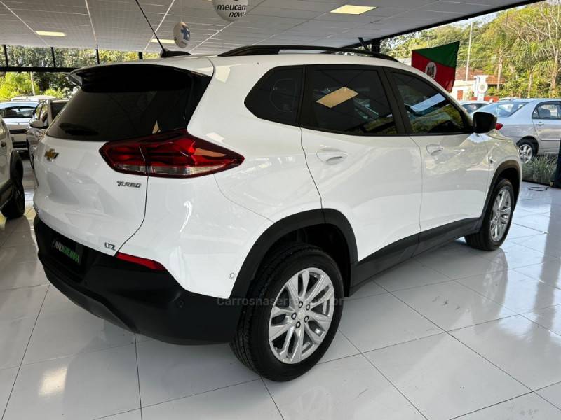 CHEVROLET - TRACKER - 2021/2022 - Branca - R$ 129.900,00