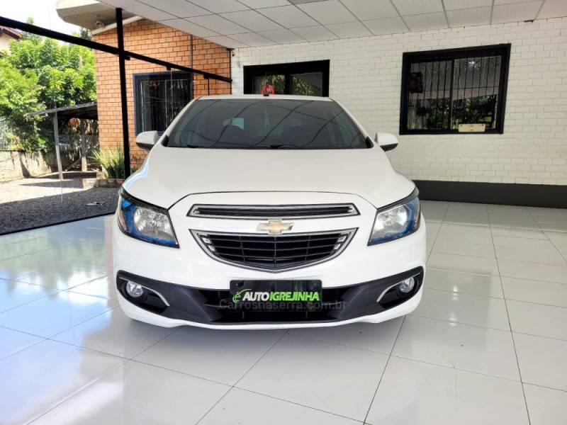 CHEVROLET - ONIX - 2016/2016 - Branca - R$ 54.900,00